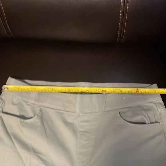 Gloria Vanderbilt Women's Pants Size 16/ Inseam 26"pull on crop length mid-rise. - Picture 8 of 11